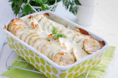 Ekşi krema ve peynir, yatay ile pişmiş kabak