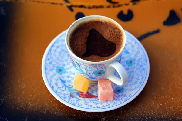 Reise nach Kappadokien, Türkei. die Tasse aromatisierten türkischen Kaffee. — Stockfoto
