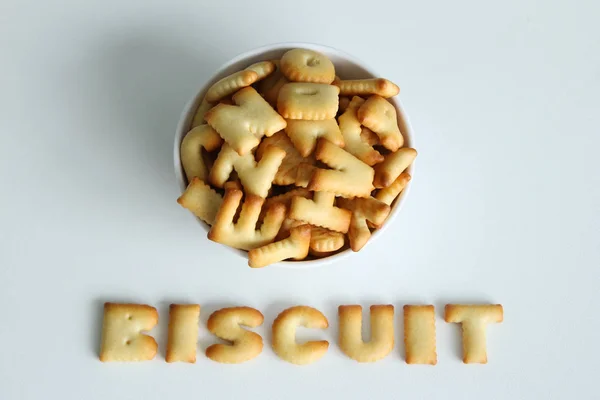 Uma tigela de biscoitos com inscrição dos biscoitos no fundo branco . — Fotografia de Stock