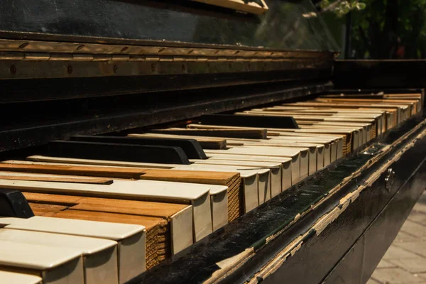 Die alte Klaviernahaufnahme. — Stockfoto