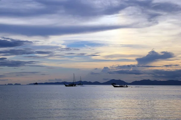 Lodě Moři Při Západu Slunce Krabi Thajsko — Stock fotografie