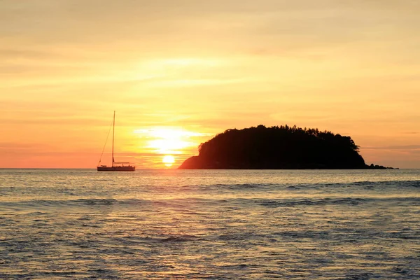 Scenic View Sea Small Boat Island Sunset Phuket Thailand — Stock Photo, Image