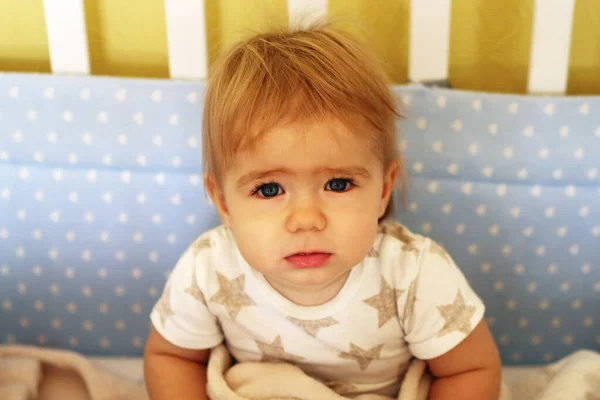 Schattig Een Jaar Oud Meisje Met Blauwe Ogen Blond Haar — Stockfoto