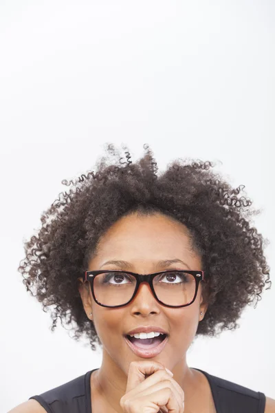 Μικτή φυλή αφροαμερικάνων κορίτσι που φοράει γυαλιά — Φωτογραφία Αρχείου
