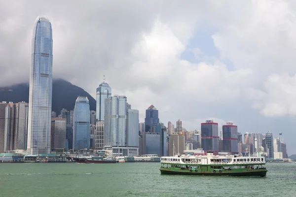 Hong kong skyline und star ferry — Stockfoto