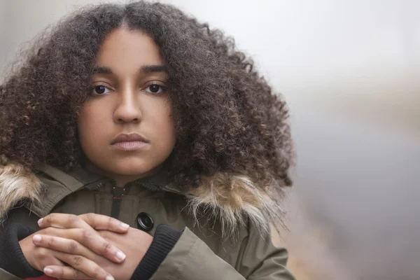 Triste razza mista afro-americana adolescente donna — Foto Stock