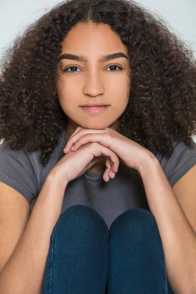 Bela raça mista interracial adolescente menina jovem mulher — Fotografia de Stock