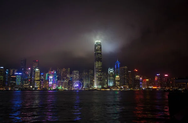 Ορίζοντας του Χονγκ Κονγκ Victoria Harbour το βράδυ — Φωτογραφία Αρχείου