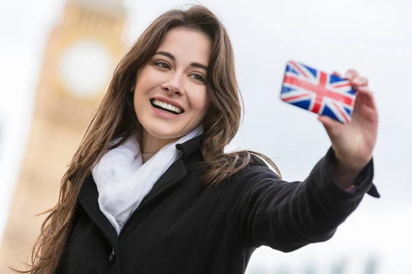 Nő turisztikai vesz Selfie, a Big Ben, London, Anglia — Stock Fotó