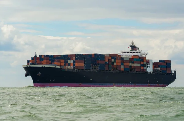 Container fartyg till sjöss — Stockfoto