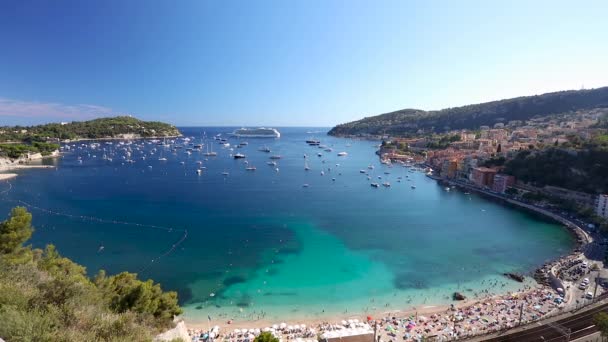 1080p Video kırpmak tekneleri ve cruise gemi içinde Bay, Villefranche Sur Mer deki Fransız Rivierası Provence Alpes Cote d'Azur bölgesine Alpes Maritimes bölümünde — Stok video