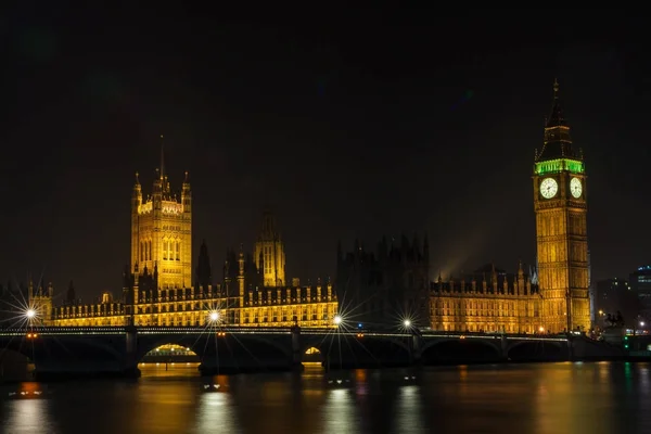 Houses of Parliament, Big Ben and Westminster Bridge, London at — Stock Photo, Image