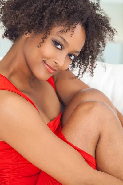 Mutlu karışık ırk Afro-Amerikan kız — Stok fotoğraf
