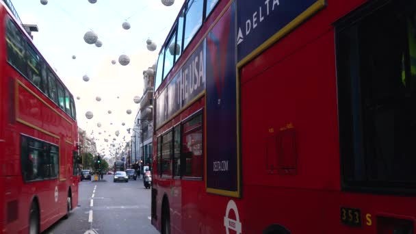 Autos Radfahrer Taxis Und Rote Londoner Busse Oxford Street London — Stockvideo