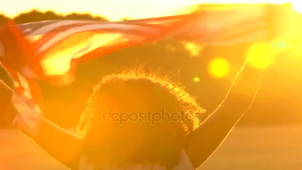 Vidéo Race Mixte Afro Américaine Adolescente Jeune Femme Tenant Drapeau — Video