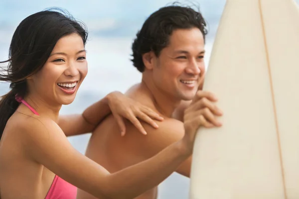 Asian Man Woman Couple Surfboards Surfing on Beach — Stock Photo, Image