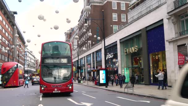 Ταξί Και Κόκκινα Λεωφορεία Του Λονδίνου Oxford Street Λονδίνο Αγγλία — Αρχείο Βίντεο