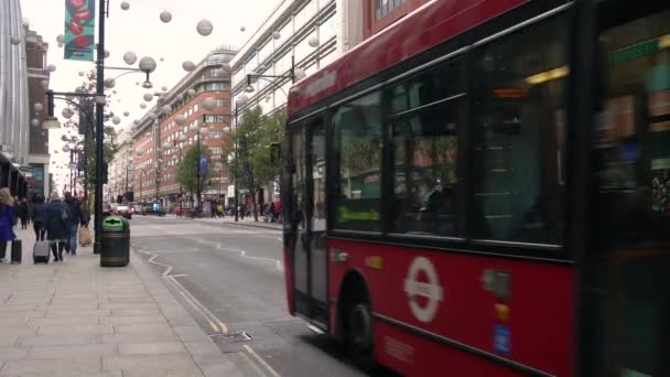 London England November 2017 Video Bilar Taxibilar Shoppare Och Röda — Stockvideo
