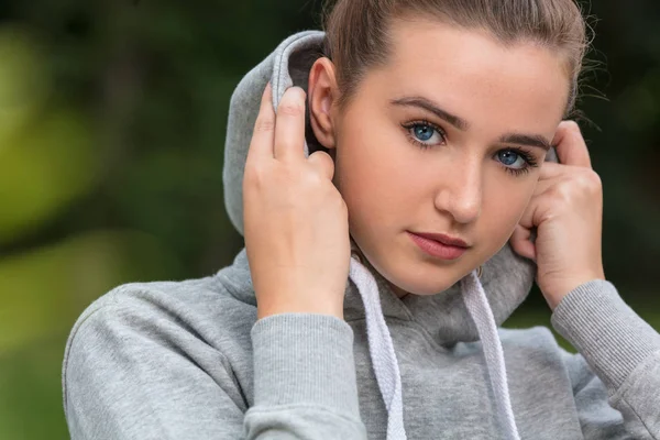 Vacker Flicka Tonåring Kvinnliga Ung Kvinna Med Blå Ögon Utanför — Stockfoto