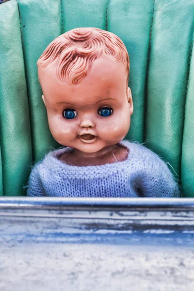 Vintage Creepy Doll Sitting in An Old Baby High Chair — Stockfoto