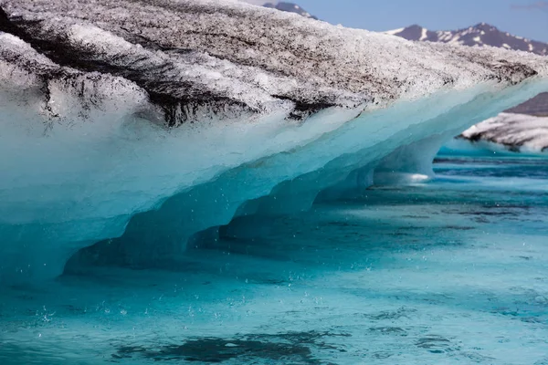 IJsberg smelten uit een gletsjer in IJsland, Klimaatverandering Global Warming Concept — Stockfoto