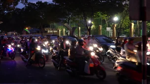 Mopeds People Streets Chi Minh City Saigon Vietnam Night Квітня — стокове відео