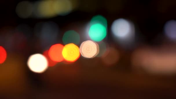 Odaklanmamış Odaklanmamış Arabalar Scooterlar Motosikletler Gece Sokaklarda Araba Süren Trafik — Stok video