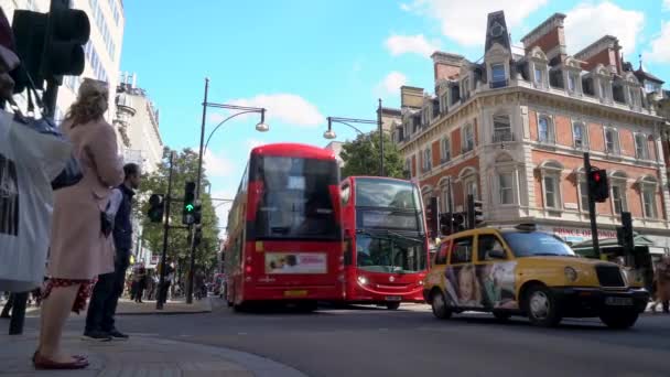 Människor Korsar Oxford Street London England September 2018 Video Övergångsställe — Stockvideo