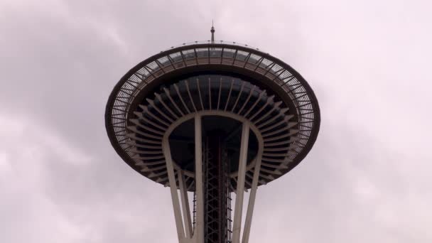 Space Needle Seattle Washington Usa 2019年8月1日空间针与云彩的时间差 美国西雅图 — 图库视频影像