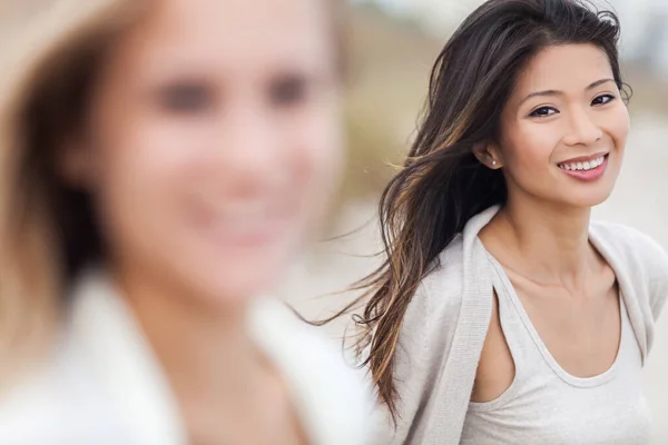 Outdoor Profiel Portret Van Een Mooie Glimlachende Gelukkig Chinese Aziatische — Stockfoto