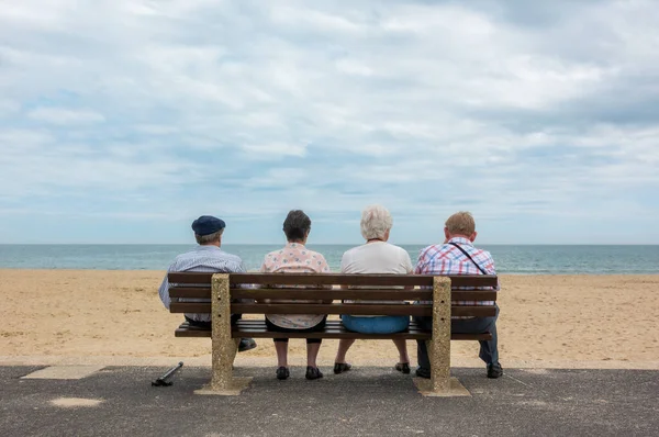 Vue Arrière Quatre Personnes Âgées Anonymes Couples Âgés Hommes Femmes — Photo