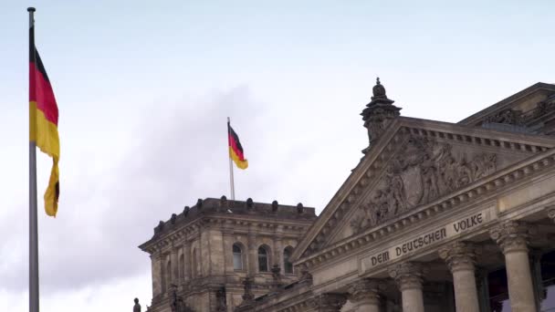 Idő Lapsevideo Zászlók Kívül Reichstag Vagy Deutscher Bundestag Német Parlament — Stock videók