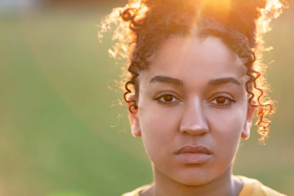 Mooie Biracial Gemengde Ras Afro Amerikaanse Tiener Tiener Meisje Jonge — Stockfoto