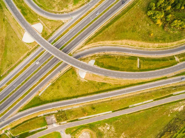 Non-collision intersection seen from a bird\'s eye view.
