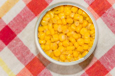 Konserve mısır kutular. Sebze konserveler