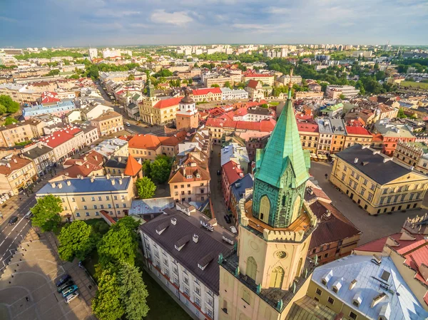 Lublin desde la vista del pájaro. Ciudad Vieja, Torre Trinitaria, Tribunal de la Corona y otros monumentos de Lublin . — Foto de Stock