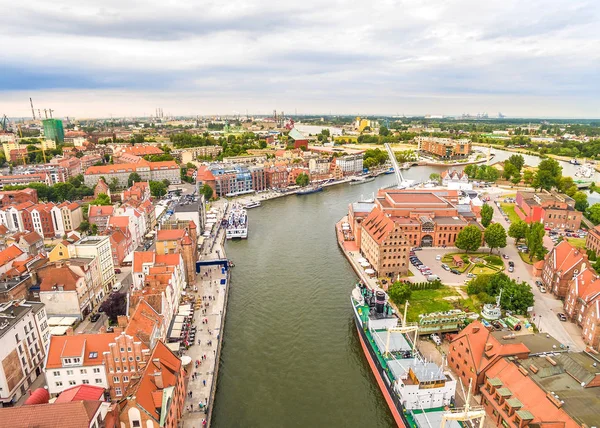 Vista aérea de Gdansk. Paisagem da cidade velha com o Rio Motlawa . — Fotografia de Stock