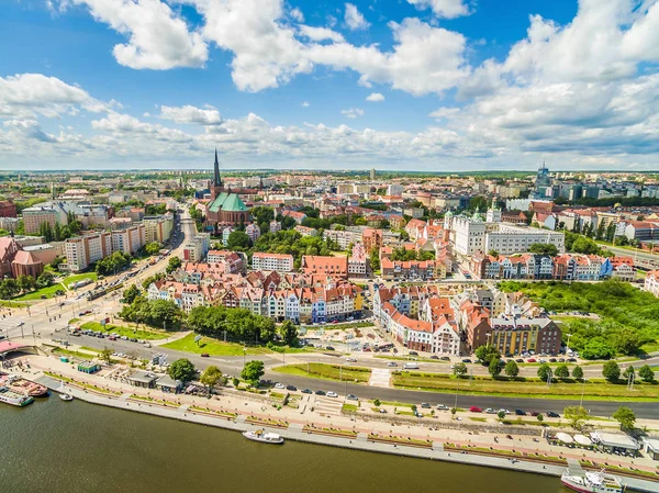 Szczecin - Wielickie aterro da visão do olho do pássaro. Paisagem da cidade velha com basílica visível e castelo . — Fotografia de Stock