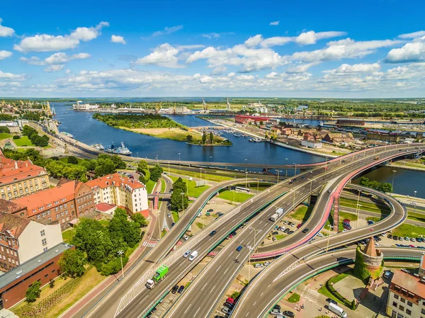 Vista aérea de Szczecin. Paisagem urbana com o rio Odra e a ponte abuda e a ilha Grodzka . — Fotografia de Stock