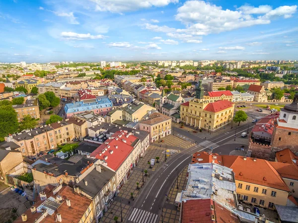 Lublin de la vue d'oiseau. Paysage de la vieille ville depuis les airs avec la mairie visible et la place okietak . — Photo