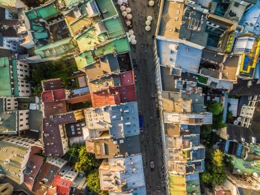 Cracow gelen kuş bakışı. Grodzka Caddesi eski şehir. Havadan gördün çatılar.