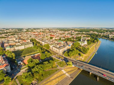 Cracow - Kazimierz gelen kuş bakışı. Şehir, yatay, Vistula Nehri ve Grunwaldzki Köprüsü.