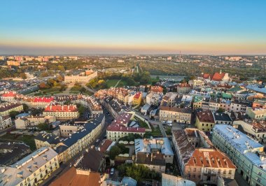 Lublin - kuş bakışı, görünür kale ve Kowalska Street ile eski kasaba.
