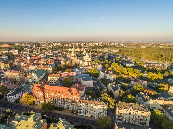 Lublin desde la vista del pájaro. Vista de la ciudad con torre trinitaria y catedral de Lublin . — Foto de Stock