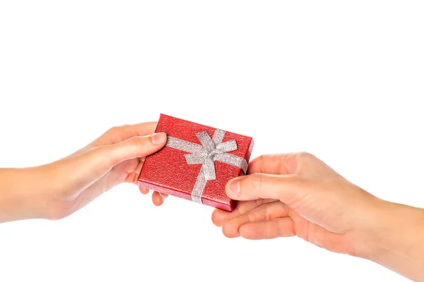 Bir hediye holding eller. Noel hediye vermek. Bir hediye geçen.