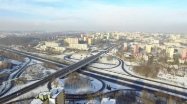 Lublin bir kuş bakışı üzerinden. yol döngü şehrin havadan gördün. Kış city panorama.