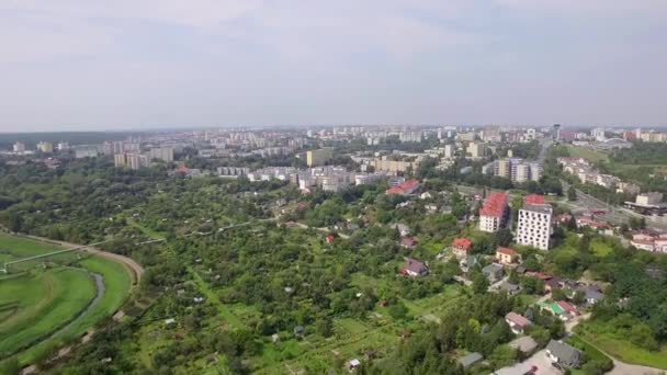 Lublin de la vue d'un oiseau. Vol vers la rue Nadbystrzycka. Paysage urbain de l'air. Paysage urbain vu de l'air .