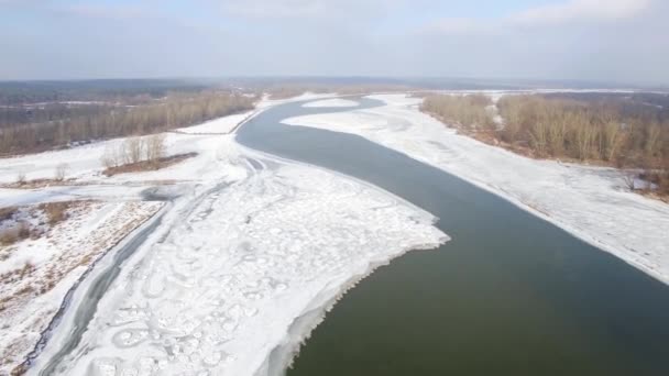 Een Vlucht Een Bevroren Rivier Ijs Drijft Wisła Vogelperspectief Uitzicht — Stockvideo