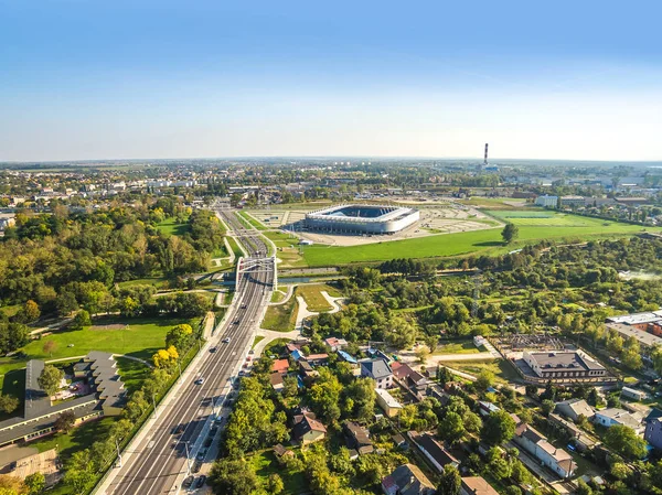 Lublin bir kuş bakışı üzerinden. Muzyczna street, 700 oğuzhan Köprüsü ve stadyum ile şehir manzarası.