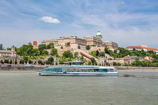 Danube River Castle Budapest Danube Cruise Ship Touristic Part City — Stock Photo, Image